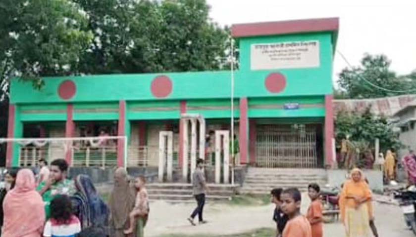 স্কুলের সেপটিক ট্যাংকে পড়ে শিশুর মৃত্যু | স্কুল নিউজ 