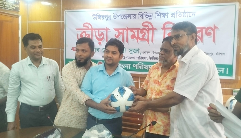 মাদক ও ফোন আসক্তি কমানোর উদ্যোগ: শিক্ষার্থীদের ক্রীড়া সামগ্রী উপহার | স্কুল নিউজ 