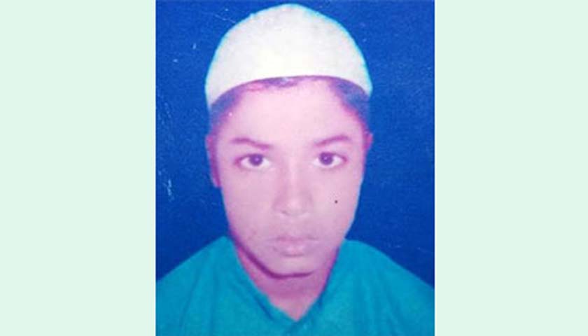 নবম শ্রেণির ছাত্রীকে নিয়ে উধাও বিদ্যালয়ের পরিচ্ছন্নতা কর্মী!