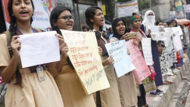 Bangladesh: Mass student protests after deadly road accident | College News 