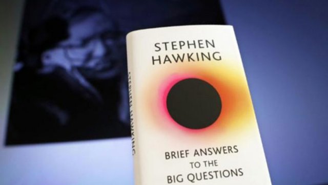 Hawking&#39;s final book offers brief answers to big questions | Books News 