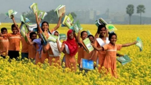 পাঠ্যপুস্তক উৎসব কাল | বই নিউজ 