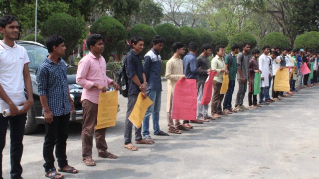 প্রথম আলোর সাংবাদিককে হেয় করে প্রশ্ন : চার শিক্ষককে আজীবন অব্যাহতি | কারিগরি নিউজ 