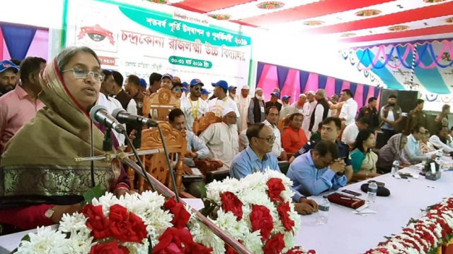 পোশাকবিধি না মানায় দুই শিক্ষককে অব্যাহতি, প্রতিবাদে শিক্ষার্থীদের মানববন্ধন | কলেজ নিউজ 
