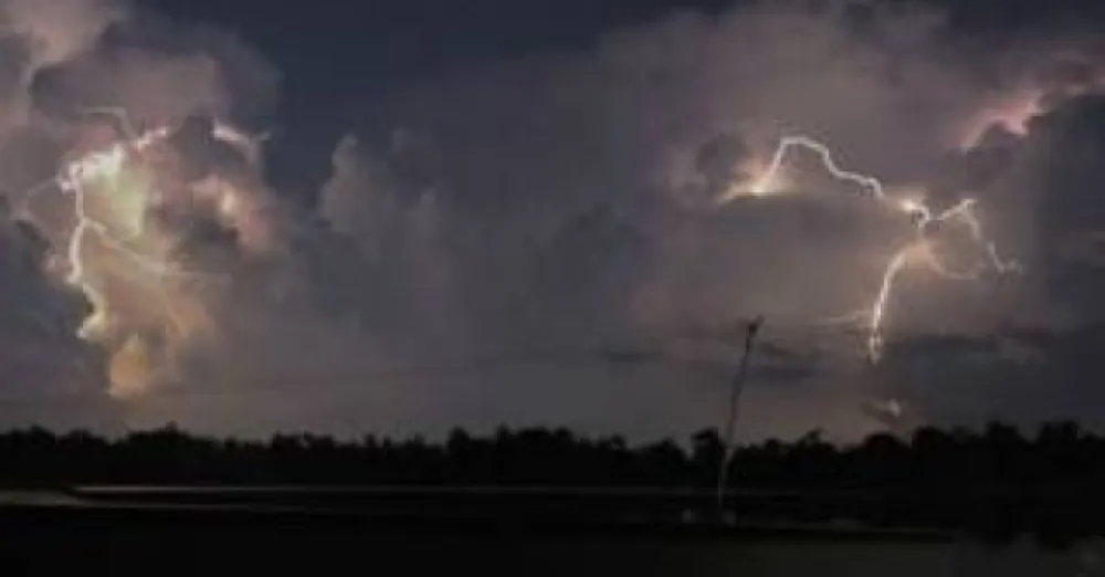 4 people including schoolchildren killed in lightning strike in comilla