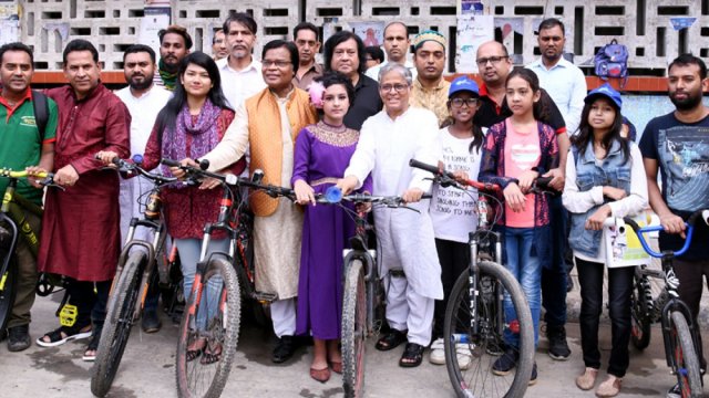 শিক্ষকদের ঈদ বোনাস-এপ্রিলের বেতনের চেক ছাড় হচ্ছে কাল 