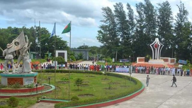 ড. ফিরোজ এর ওপর হামলার ঘটনায় মানববন্ধন শিক্ষক সমিতির | সমিতি সংবাদ নিউজ 
