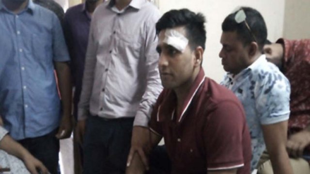 মধুর ক্যান্টিনে ছাত্রলীগের ২ সহ সভাপতির মারামারি, আহত ১ | বিশ্ববিদ্যালয় নিউজ 