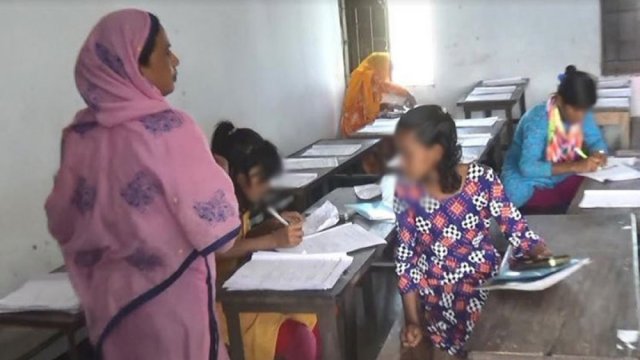 সমাপনী পরীক্ষায় নকলের ভিডিও ভাইরাল, অভিযুক্তরাই তদন্ত কমিটিতে | প্রাথমিক সমাপনী নিউজ 