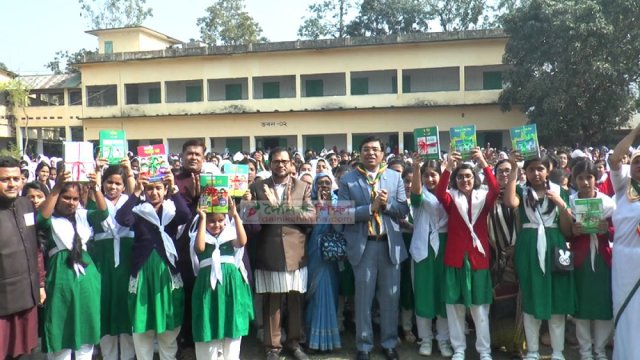 ভোলায় বই পেল ৬ লাখ শিক্ষার্থী | বই নিউজ 