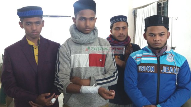আসন বিন্যাস নিয়ে কেন্দ্র সচিবের ওপর হামলা, আহত ৮ | এসএসসি/দাখিল নিউজ 
