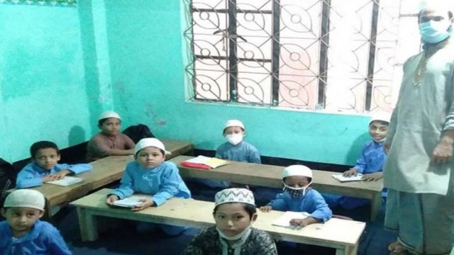 লকডাউনের মাঝেও মিরপুরে মাদরাসায় চলছে পাঠদান | মাদরাসা নিউজ 