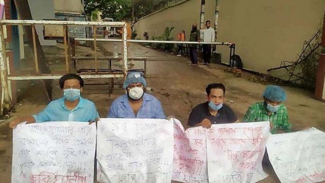 শিক্ষার্থীদের জন্য জবির ৪ ছাত্রলীগ কর্মীর অনশন | বিশ্ববিদ্যালয় নিউজ 