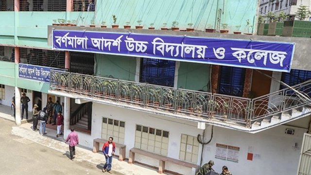 বর্ণমালার শিক্ষকদের উপস্থিতি বাধ্যতামূলক করা হয়েছে | কলেজ নিউজ 