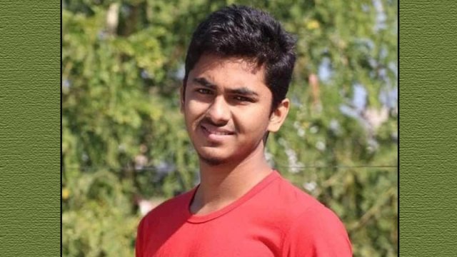 বই বিক্রি করে বন্ধুর চিকিৎসা খরচ যোগাতে চায় কুবি শিক্ষার্থীরা | বিশ্ববিদ্যালয় নিউজ 