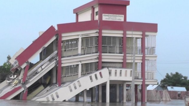 পদ্মায় বিলীন আরও এক স্কুল | স্কুল নিউজ 