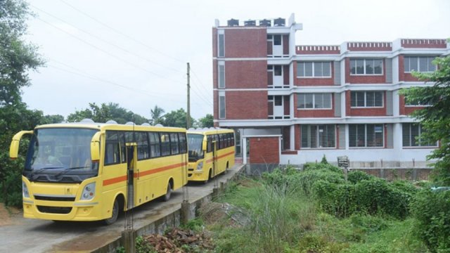 ভারতীয় হাইকমিশন ছায়ানটকে স্কুল বাস দিয়েছে | বিবিধ নিউজ 