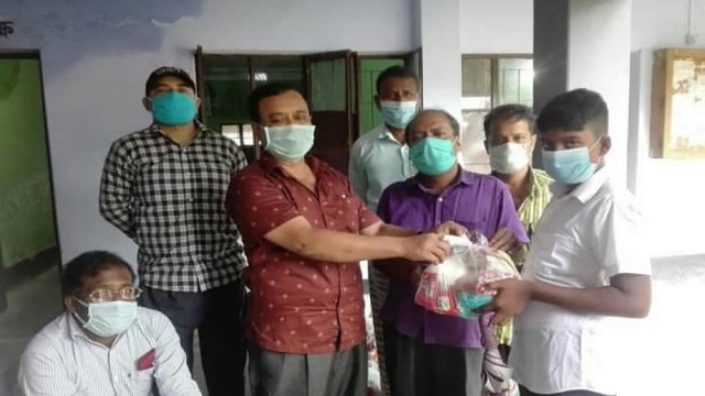 শিক্ষার্থীদের ঈদ উপহার দিলেন শিক্ষকরা | স্কুল নিউজ 