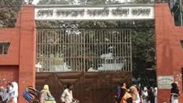 বদরুন্নেছা কলেজে চাঁদাবাজি : করোনাকালে সব ছাত্রীকে হাজির হওয়ার নির্দেশ | কলেজ নিউজ 