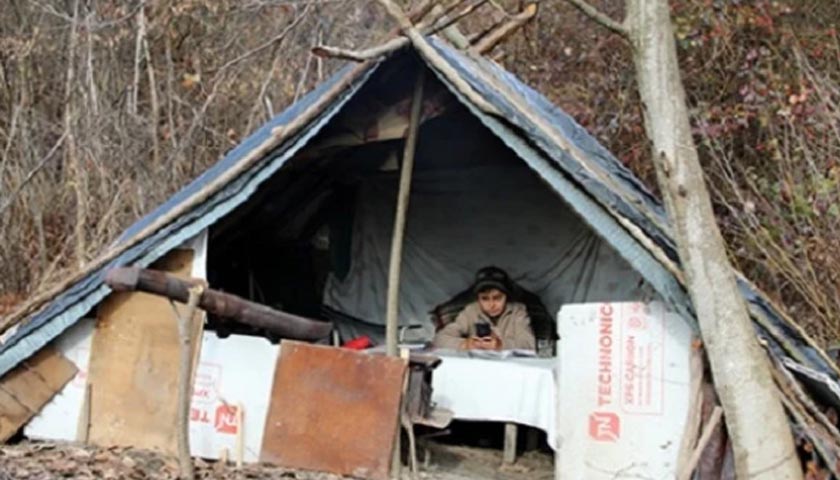 টিএসসিতে ছাত্রীকে মারধর 