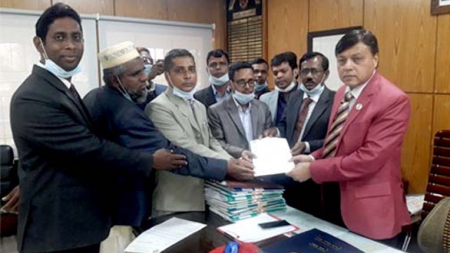 ২১ ফেব্রুয়ারির মধ্যে অ্যাডহক নিয়োগের দাবিতে সরকারিকৃত শিক্ষকদের স্মারকলিপি | কলেজ নিউজ 