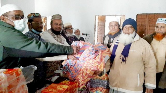 মুজিব শতবর্ষ উপলক্ষে ঠাকুরগাঁওয়ে জমিয়াতুল মোদার্রেছীনের শীতবস্ত্র বিতরণ 