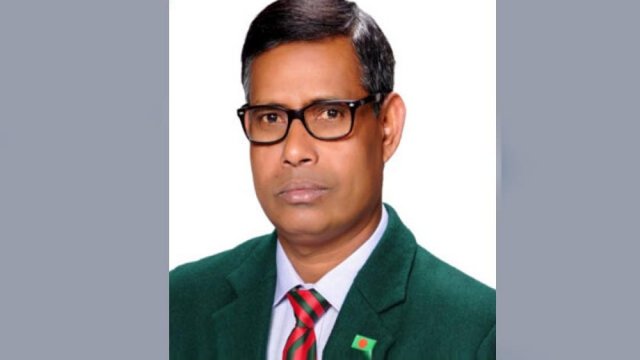 সাবেক শিক্ষামন্ত্রীর এপিএস বাড়ৈ পলাতক: মন্ত্রণালয় 
