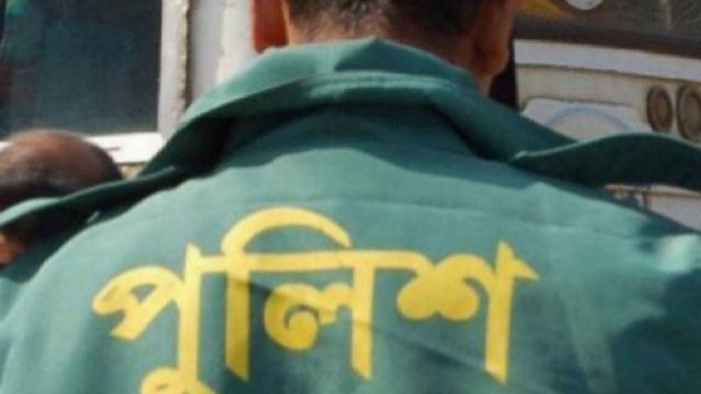 আসামী ধরতে সুপ্রিমকোর্টে এলাকায় পুলিশ অফিসার, অত:পর ভুল স্বীকার | বিবিধ নিউজ 