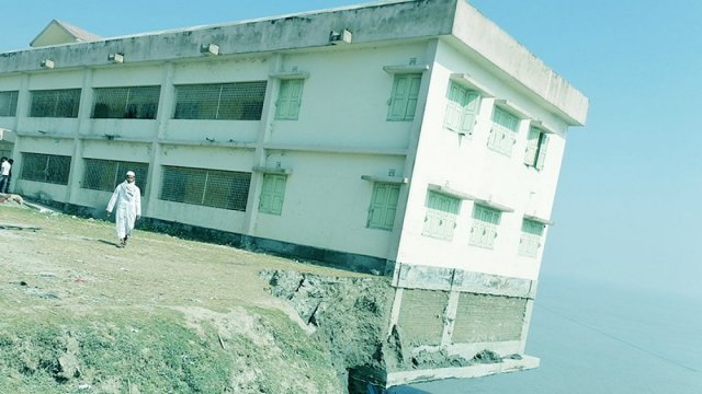 সাত বছরে মেঘনায় তলিয়ে গেছে হাতিয়ার ১০ প্রাথমিক বিদ্যালয় 