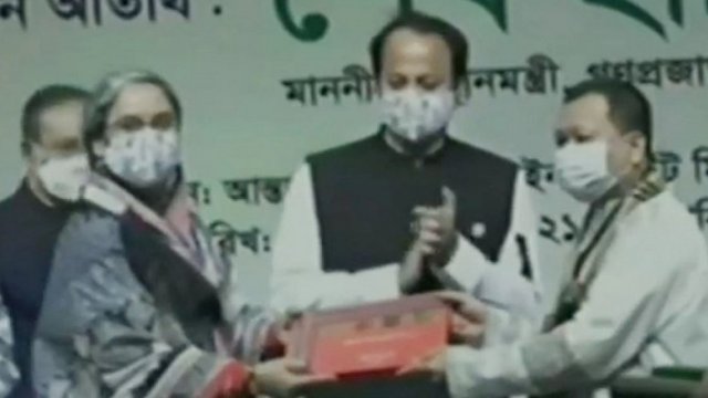 প্রথমবার আন্তর্জাতিক মাতৃভাষা পদক পেলেন ৪ ব্যক্তি-প্রতিষ্ঠান | বিবিধ নিউজ 