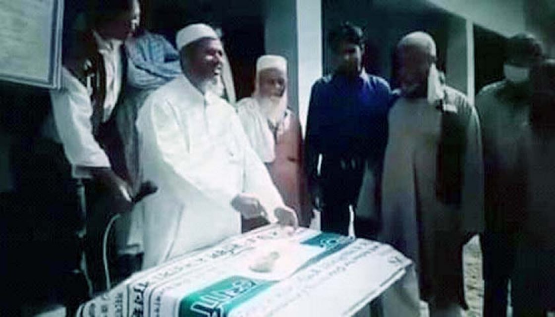 ছাত্রীকে উত্ত্যক্তের প্রতিবাদ করায় দপ্তরিকে ছুরিকাঘাত | বিবিধ নিউজ 