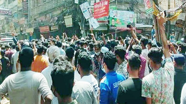 ইসলামপুরে লকডাউনের প্রতিবাদে ব্যবসায়ীদের রাস্তা অবরোধ | বিবিধ নিউজ 