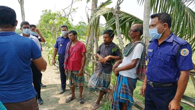 বাবুই পাখির ছানা হত্যার দায়ে তিনজনের কারাদণ্ড | বিবিধ নিউজ 