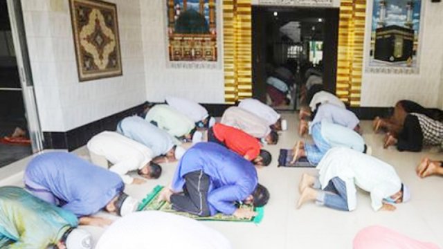 ওয়াক্ত ও তারাবীর নামাজে ২০ জনের বেশি মুসল্লি নয় | বিবিধ নিউজ 