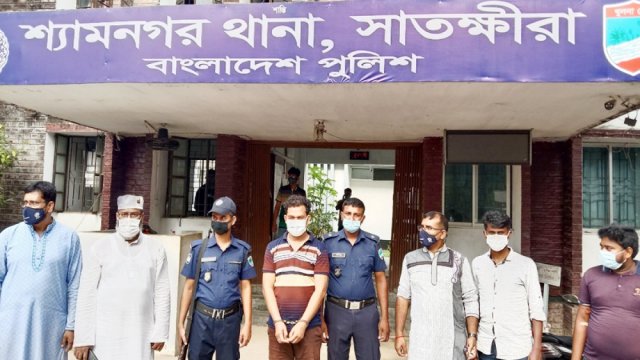ছাত্রী অপহরণের অভিযোগে প্রধান শিক্ষক আটক | কলেজ নিউজ 