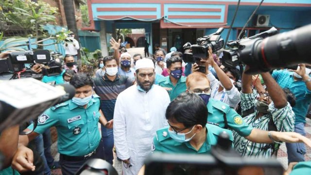 থানায় ইফতার করলেন মামুনুল হক | বিবিধ নিউজ 