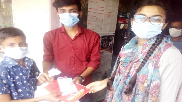 অসহায়দের পাশে ১১ শিক্ষার্থী | স্কুল নিউজ 