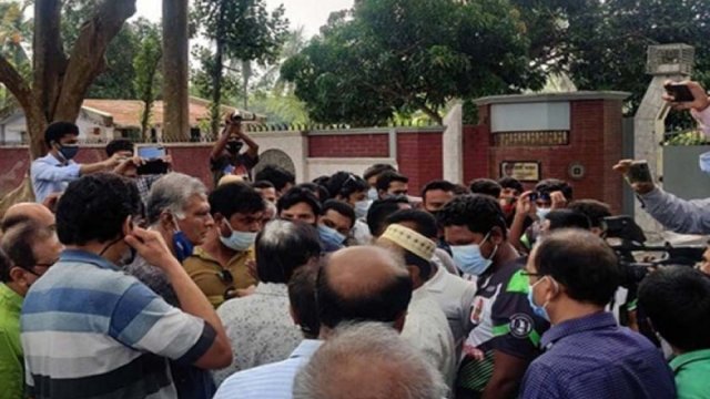 শিক্ষক-ছাত্রলীগের বাধায় স্থগিত রাবির সিন্ডিকেট সভা | বিশ্ববিদ্যালয় নিউজ 