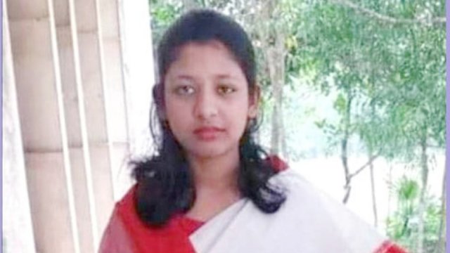অটোরিকশার চাকায় ওড়না পেঁচিয়ে প্রাণ গেল ছাত্রীর 