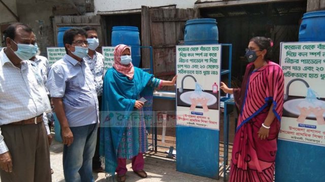 স্পর্শ ছাড়া হাত ধোয়ার মেশিন পেলো ৬৭ স্কুল | স্কুল নিউজ 