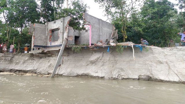 তিস্তার ভাঙনে ৩ শতাধিক ঘরবাড়ি বিলীন | বিশ্ববিদ্যালয় নিউজ 