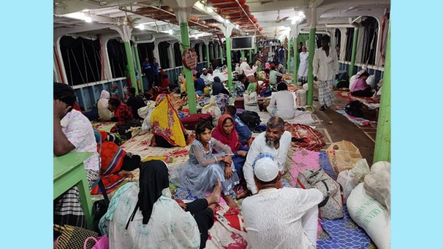 স্বাস্থ্যবিধির বালাই নেই কালাইয়া-ঢাকা রুটের ডাবল ডেকার লঞ্চে | বিবিধ নিউজ 
