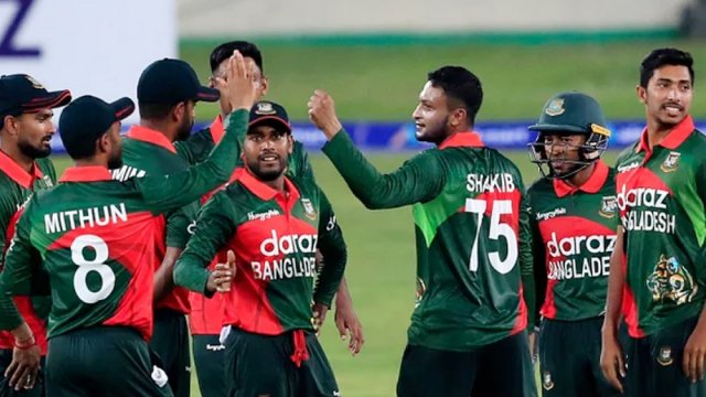 ছাত্রলীগের দুই পক্ষের বিরোধের জেরে দোকান-বাড়িতে হা*মলা | কলেজ নিউজ 
