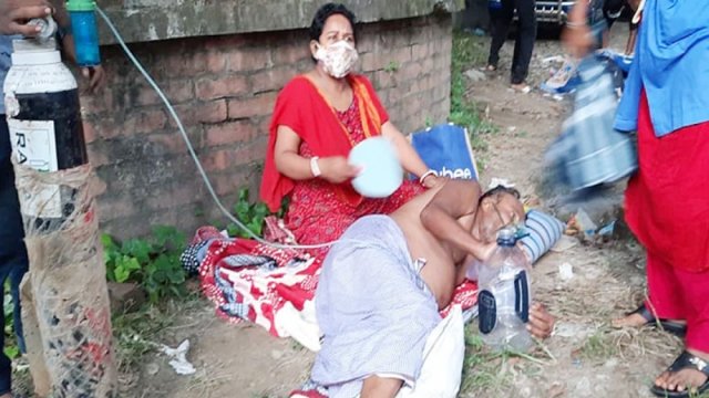 তিনঘণ্টা নর্দমার পাশে পড়ে থেকে চিকিৎসাধীন শিক্ষকের মৃত্যু | কলেজ নিউজ 