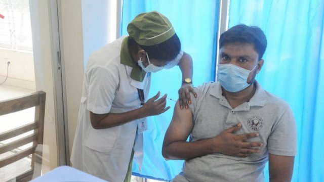 ৩০ বছর হলেই করোনা টিকা নেওয়া যাবে 