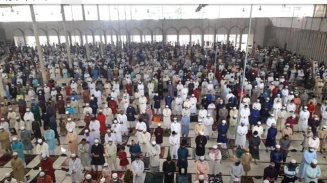 ঈদ জামাতে করোনা মহামারি থেকে মুক্তির মোনাজাত | করোনা আপডেট নিউজ 