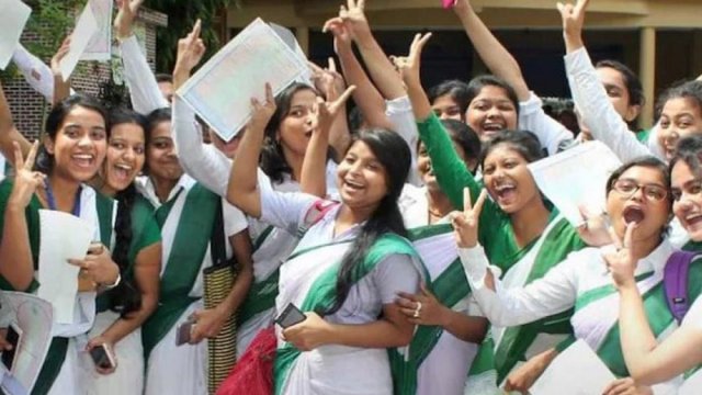 পশ্চিমবঙ্গে মাধ্যমিকে ৭শ’ তে ৬৯৭ পেয়ে প্রথম ৭৯ শিক্ষার্থী | বিসিএস নিউজ 