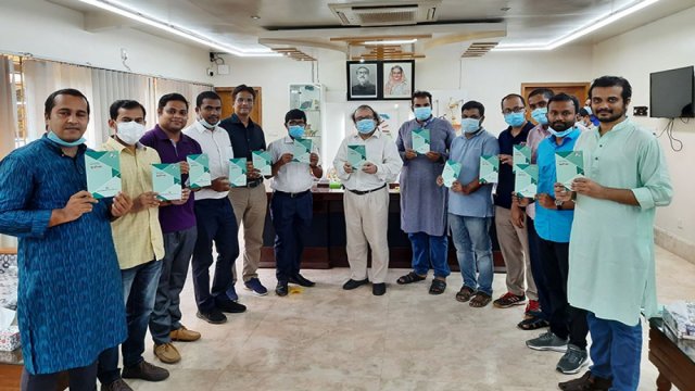 ববি শিক্ষক সমিতির স্মরণিকার মোড়ক উন্মোচন | সমিতি সংবাদ নিউজ 