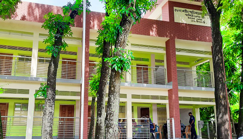 ছাত্রীকে নিয়ে উধাও : কলেজ শিক্ষক বরখাস্ত | মেডিক্যাল নিউজ 