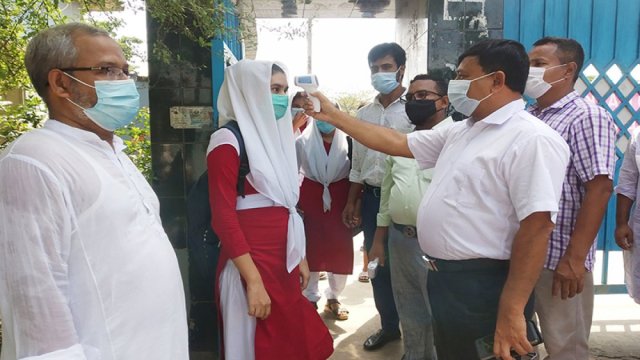ক্লাসে ফিরে খুশি শিক্ষার্থীরা | স্কুল নিউজ 